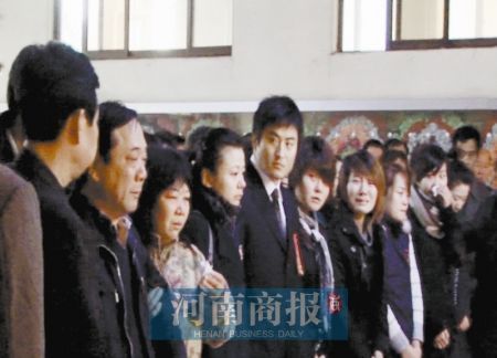 新郎與逝去新娘在殯儀館內完婚(組圖)