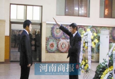 新郎與逝去新娘在殯儀館內完婚(組圖)