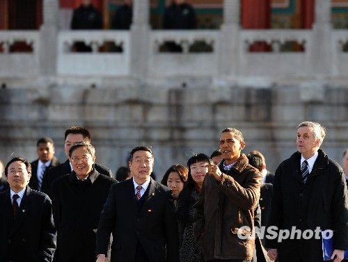 奧巴馬與弟弟北京會面:遭遇熊抱 中國弟媳認哥