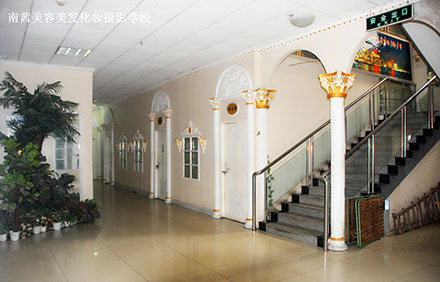 青島南茜美容美發(fā)職業(yè)培訓(xùn)學(xué)校 青島南茜美容美發(fā)職業(yè)培訓(xùn)學(xué)校