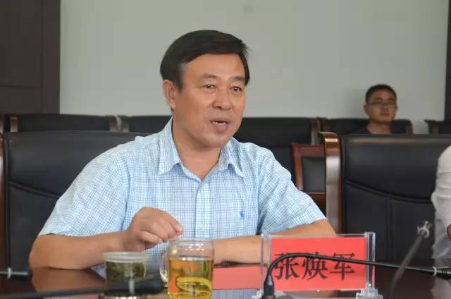 山東公路技師學院與沃爾沃公司舉行校企合作簽約儀式暨EC80D挖掘機捐贈儀式 山東公路技師學院與沃爾沃公司舉行校企合作簽約儀式暨EC80D挖掘機捐贈儀式