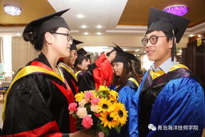 導師帶徒助成長  青島海院19名青年教師“拜師學藝” 導師帶徒助成長  青島海院19名青年教師“拜師學藝”