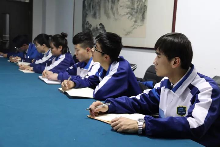 藍海職業學校召開學生座談會 藍海職業學校召開學生座談會