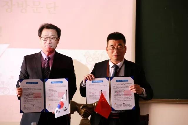 韓國(guó)CEO校長(zhǎng)訪華團(tuán)來(lái)青島求實(shí)職業(yè)技術(shù)學(xué)院交流訪問(wèn) 韓國(guó)CEO校長(zhǎng)訪華團(tuán)來(lái)青島求實(shí)職業(yè)技術(shù)學(xué)院交流訪問(wèn)