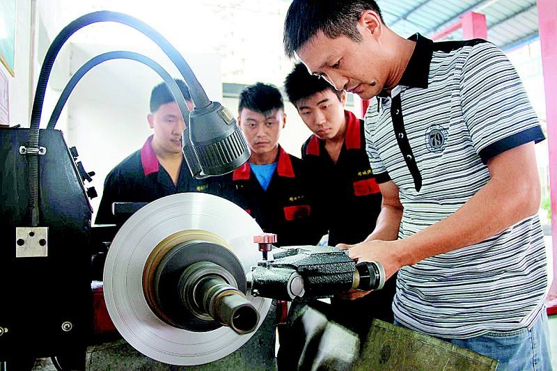 職高教師招聘難,職教春風何時“綠”職校? 職高教師招聘難,職教春風何時“綠”職校?