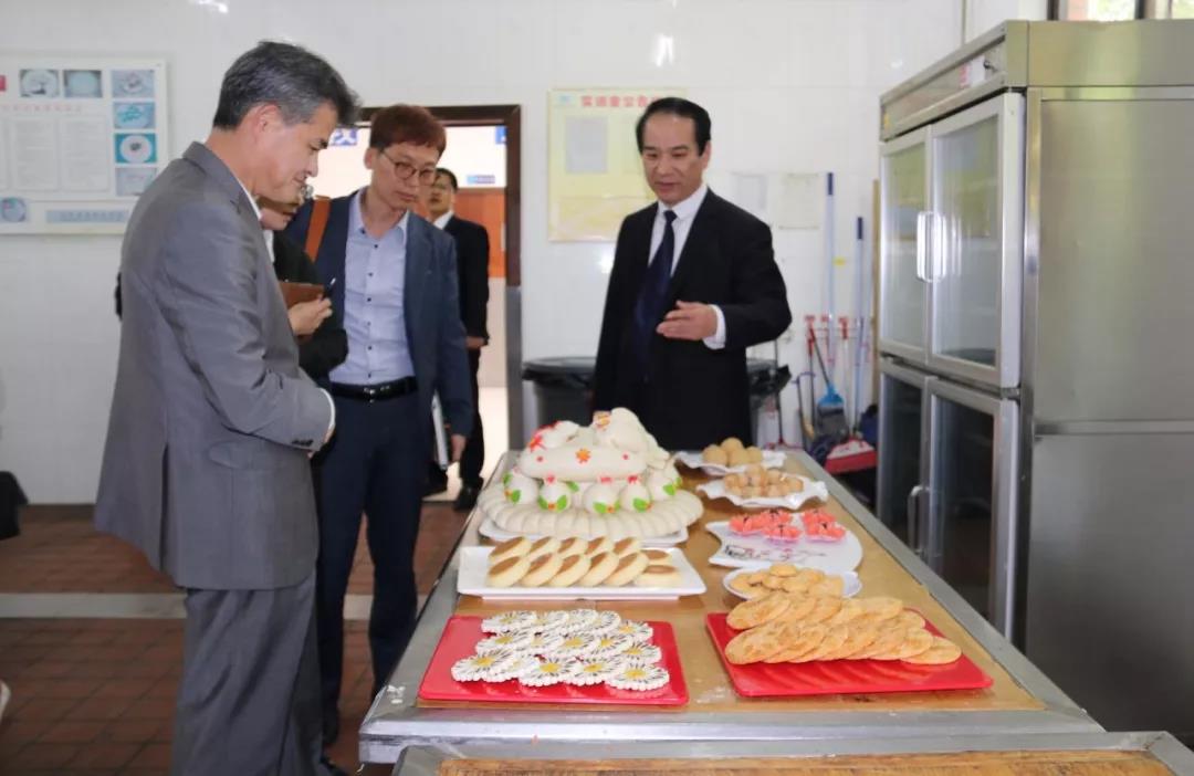 韓國文化傳統高中崔真鳳校長一行到山東藍海職業學校交流 韓國文化傳統高中崔真鳳校長一行到山東藍海職業學校交流