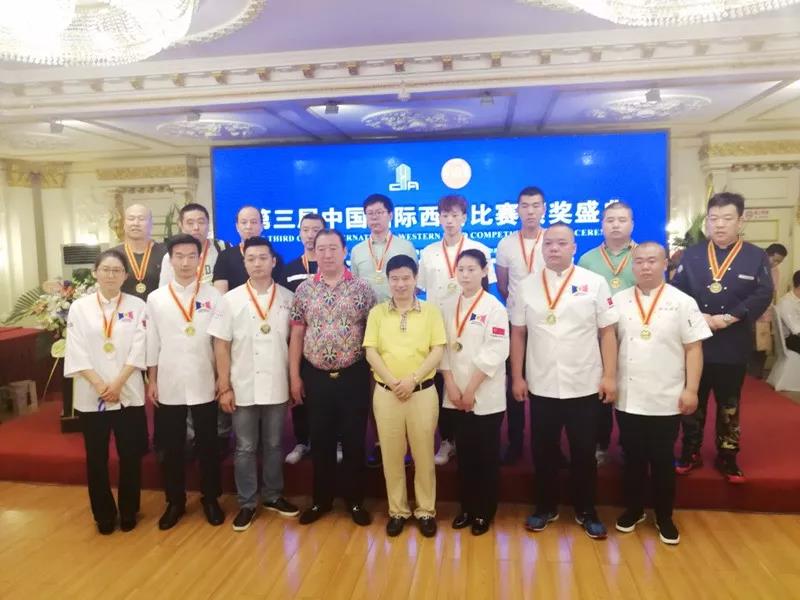 山東藍海職業(yè)學校教師在中國國際西餐文化節(jié)技能競賽中取得佳績 山東藍海職業(yè)學校教師在中國國際西餐文化節(jié)技能競賽中取得佳績