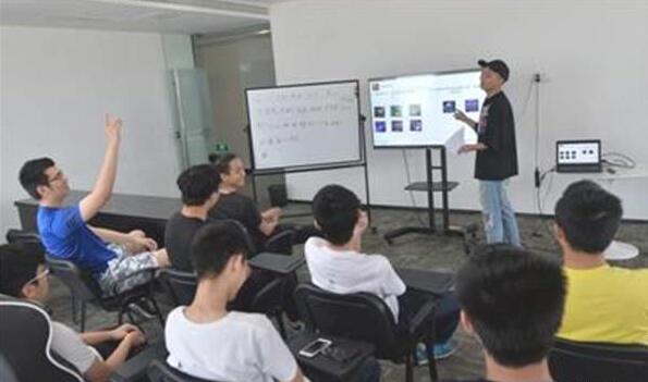 揭秘殘酷電競培訓班:每天打12小時 50名學員僅留下3人! 揭秘殘酷電競培訓班:每天打12小時 50名學員僅留下3人!