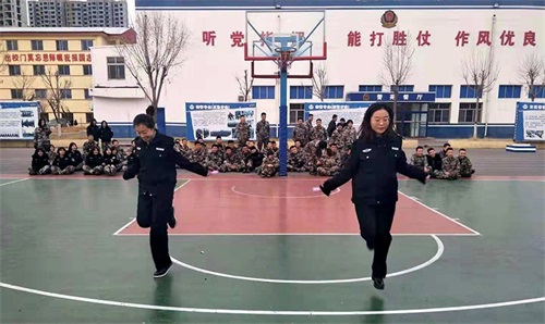 跳繩舞動展英姿 頑強拼搏顯身手——山東東營金盾司法學校舉行跳繩比賽 跳繩舞動展英姿 頑強拼搏顯身手——山東東營金盾司法學校舉行跳繩比賽