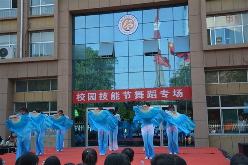 ���ǿƼ����WУ��ʮ�Čá����˵��_���c����չ�������L����P�ԏ����ġ����ܹ� 