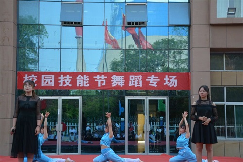 ���ǿƼ����WУ��ʮ�Čá����˵��_���c����չ�������L����P�ԏ����ġ����ܹ� 