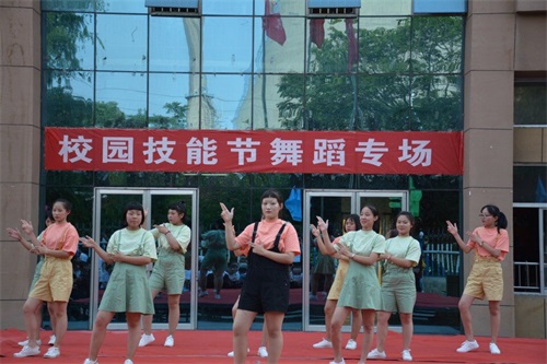 ���ǿƼ����WУ��ʮ�Čá����˵��_���c����չ�������L����P�ԏ����ġ����ܹ� 