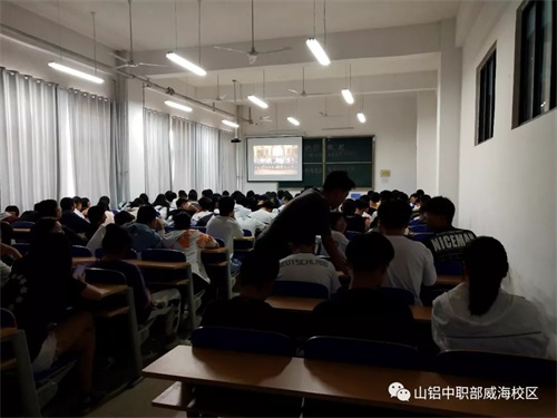 毛新群先生到山東鋁業職業學院中職部為學生宣講紅色文化 毛新群先生到山東鋁業職業學院中職部為學生宣講紅色文化