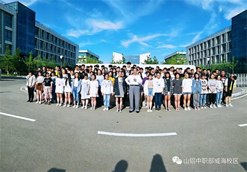 毛新群先生到山東鋁業職業學院中職部為學生宣講紅色文化 毛新群先生到山東鋁業職業學院中職部為學生宣講紅色文化