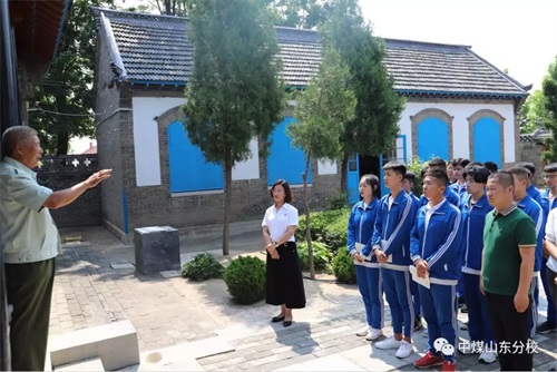 中國煤礦文工團藝術學校山東分校 師生愛國主義思想教育陣地揭牌儀式 中國煤礦文工團藝術學校山東分校 師生愛國主義思想教育陣地揭牌儀式