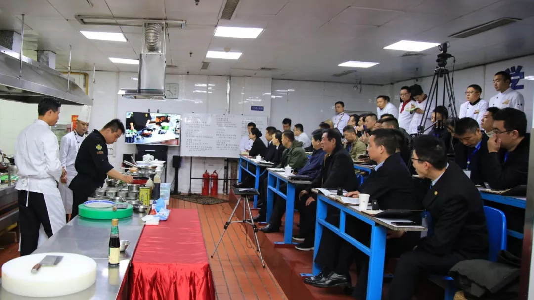 山東藍海:山東省飯店協會“上海本幫菜”菜品表演培訓班在東營藍海國際大飯店舉行 山東藍海:山東省飯店協會“上海本幫菜”菜品表演培訓班在東營藍海國際大飯店舉行