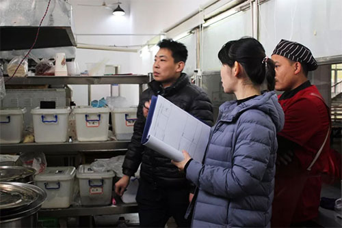 濟南應用技術學校為保證學生安全飲食開展餐廳大檢查活動 濟南應用技術學校為保證學生安全飲食開展餐廳大檢查活動