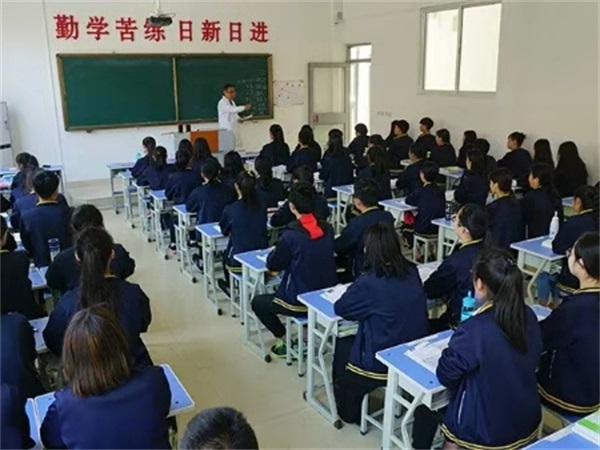 H뾰t(y)ˎW(xu)У2020᣿W(xu)Уôӣ