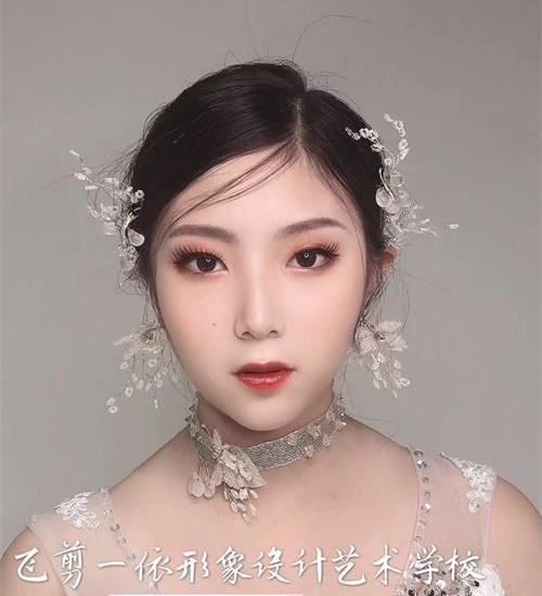 德州飛剪美容美發(fā)學(xué)校攝影專業(yè)好嗎? 德州飛剪美容美發(fā)學(xué)校攝影專業(yè)好嗎?