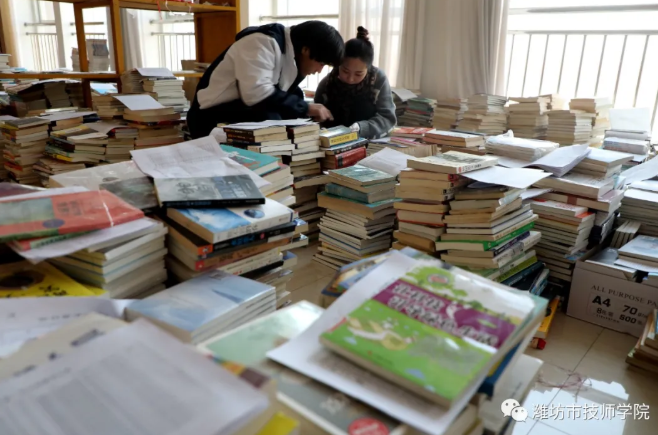 濰坊技師學院師生踴躍捐贈圖書充實校圖書館 濰坊技師學院師生踴躍捐贈圖書充實校圖書館