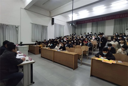 山東龍礦集團高級技工學(xué)校總結(jié)大會正式召開! 山東龍礦集團高級技工學(xué)校總結(jié)大會正式召開!