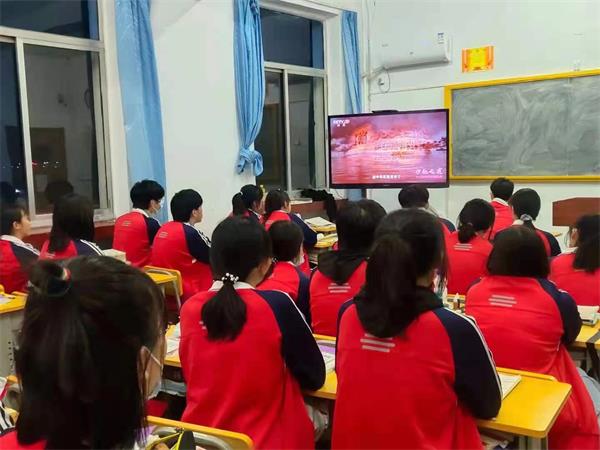 山東龍口開展“護航之道——總體國家安全觀縱橫”主題班會 山東龍口開展“護航之道——總體國家安全觀縱橫”主題班會