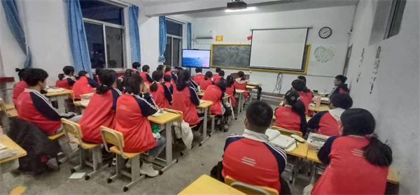 山東龍口開展“護航之道——總體國家安全觀縱橫”主題班會 山東龍口開展“護航之道——總體國家安全觀縱橫”主題班會