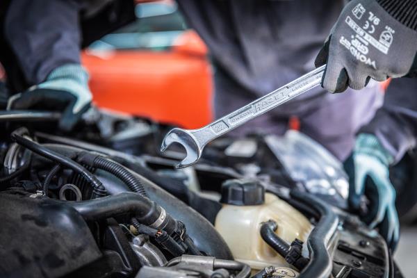 學汽修去學校好還是店里好? 學汽修去學校好還是店里好?