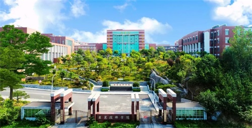 初中畢業生可以去哪些學校學習高鐵乘務專業?  初中畢業生可以去哪些學校學習高鐵乘務專業?