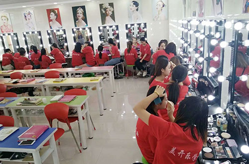 濟寧美開樂技校有哪些美容美發(fā)課程?  濟寧美開樂技校有哪些美容美發(fā)課程?